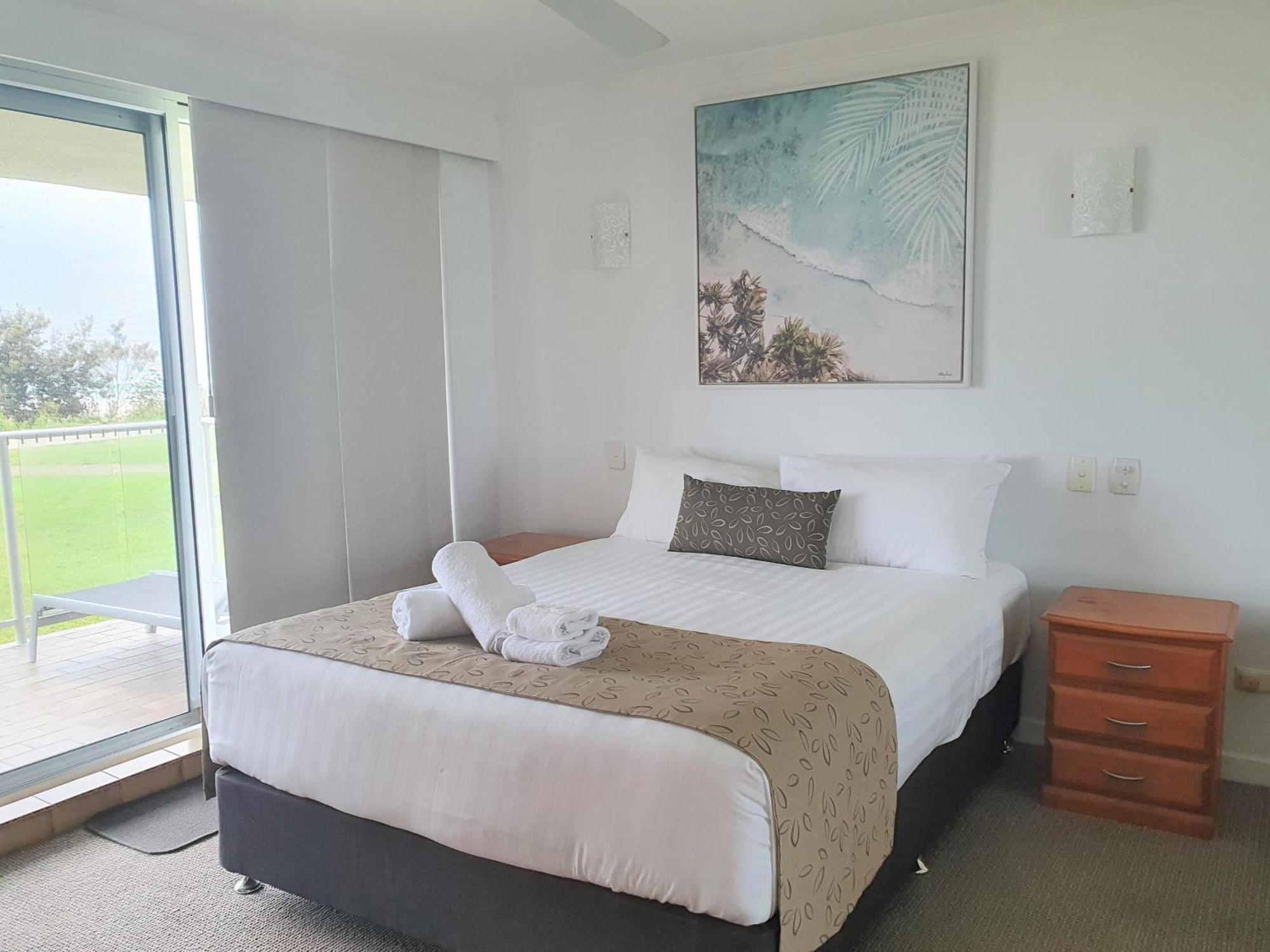 Pacific Surf Absolute Beachfront Apartments Gold Coast Exterior foto