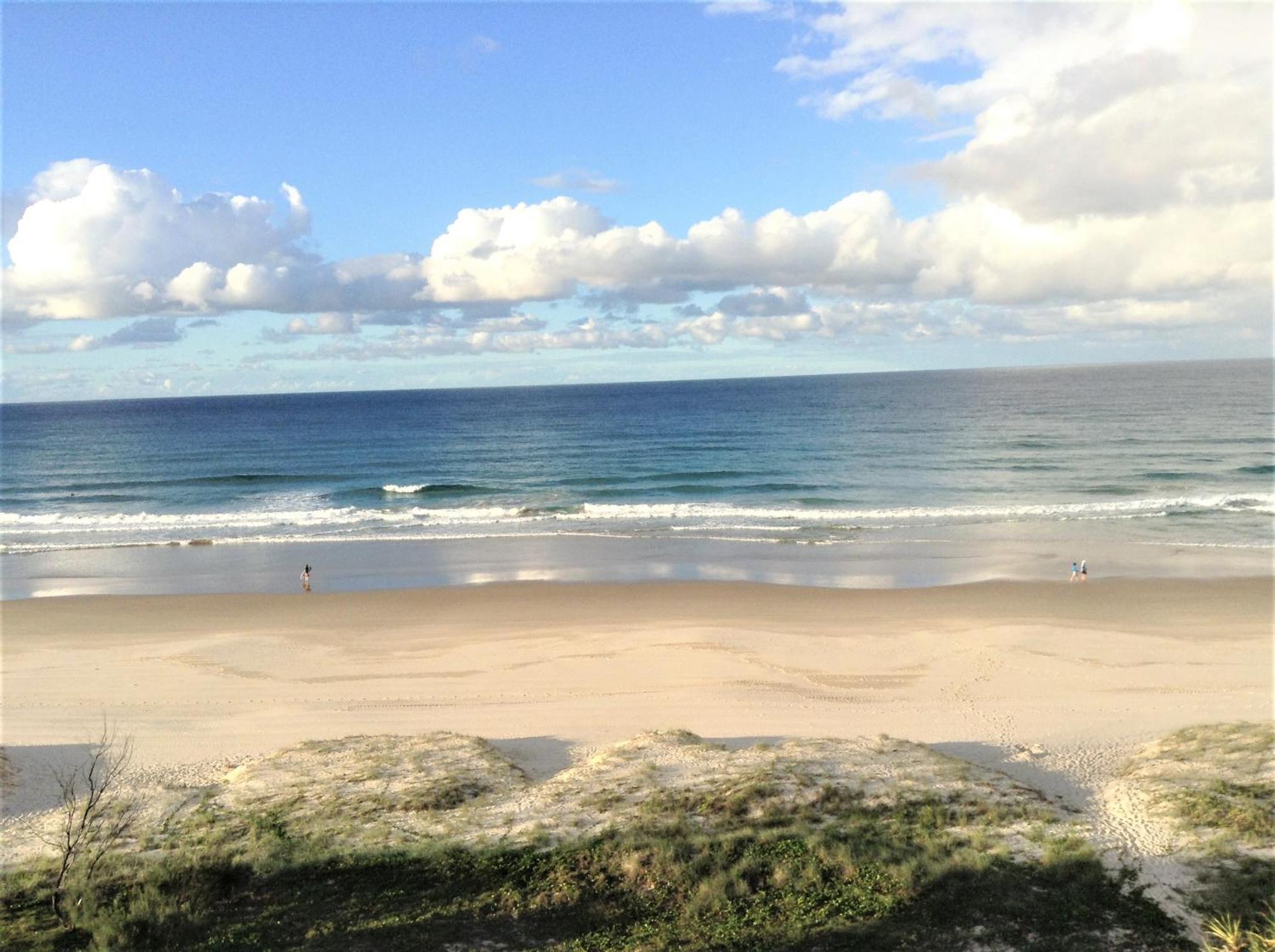 Pacific Surf Absolute Beachfront Apartments Gold Coast Exterior foto