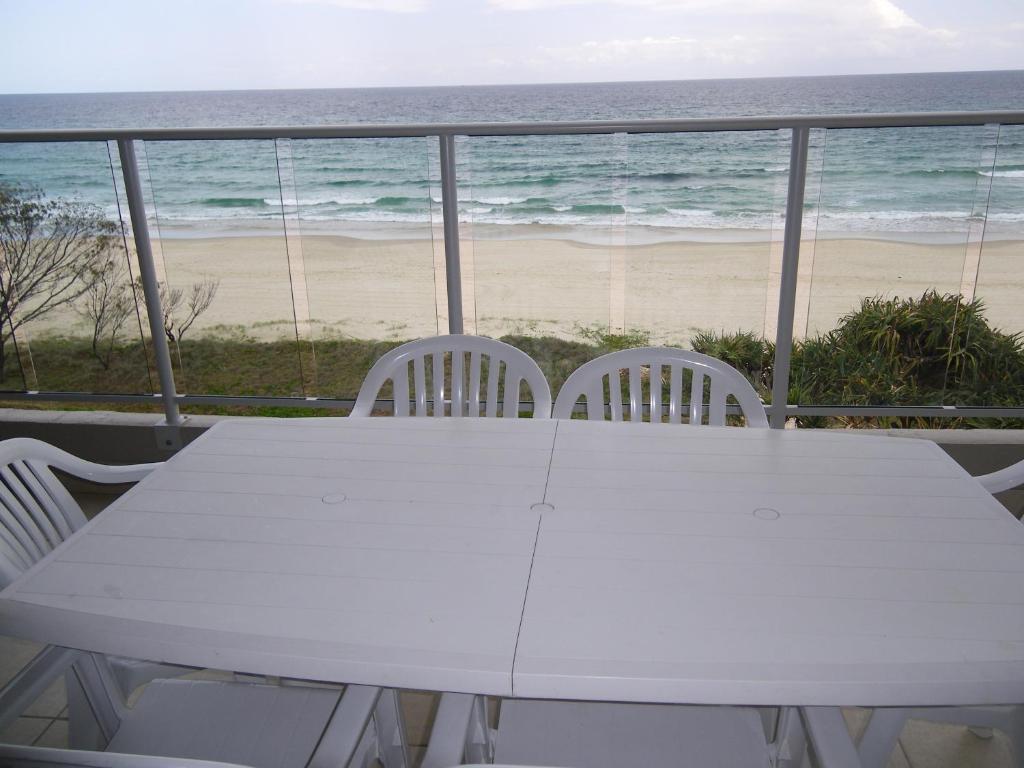 Pacific Surf Absolute Beachfront Apartments Gold Coast Habitación foto