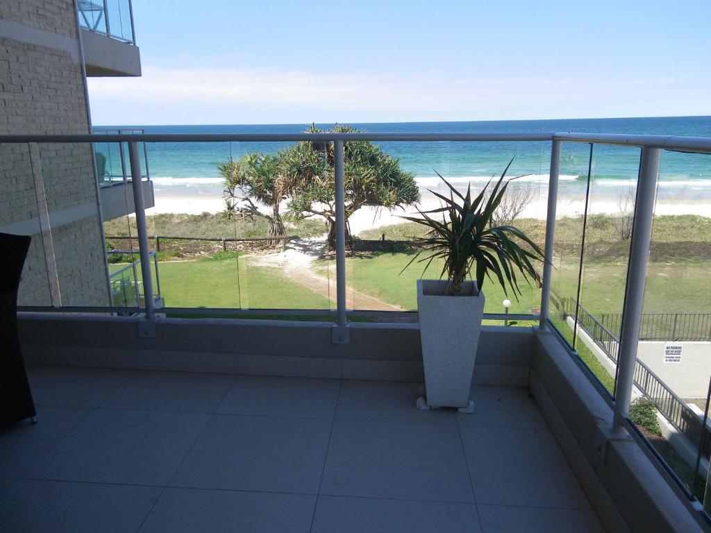 Pacific Surf Absolute Beachfront Apartments Gold Coast Habitación foto