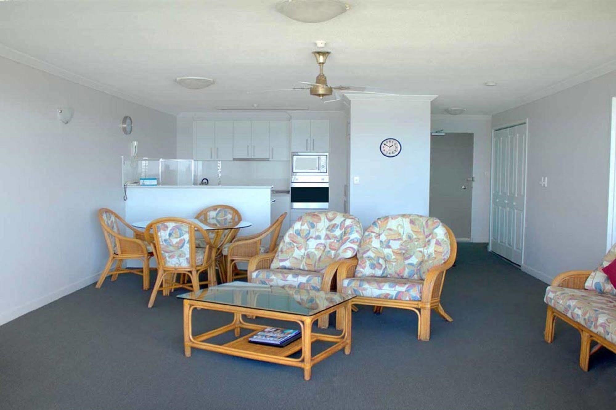 Pacific Surf Absolute Beachfront Apartments Gold Coast Exterior foto