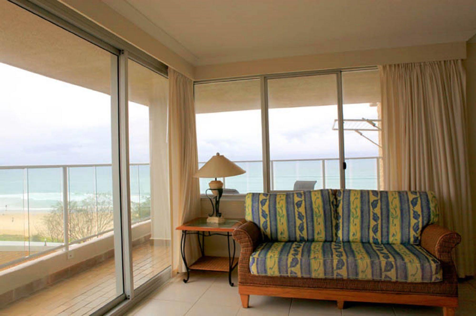 Pacific Surf Absolute Beachfront Apartments Gold Coast Exterior foto