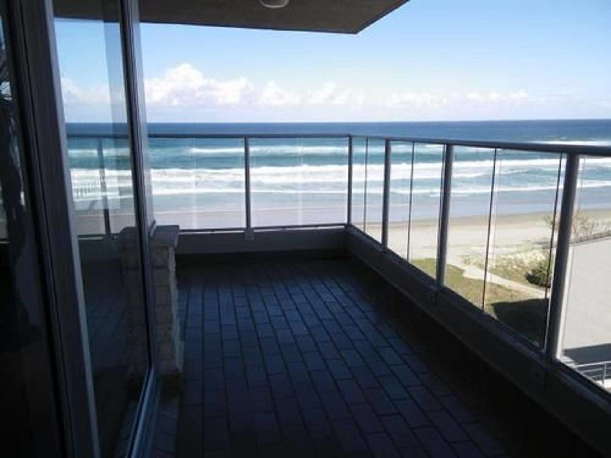 Pacific Surf Absolute Beachfront Apartments Gold Coast Exterior foto