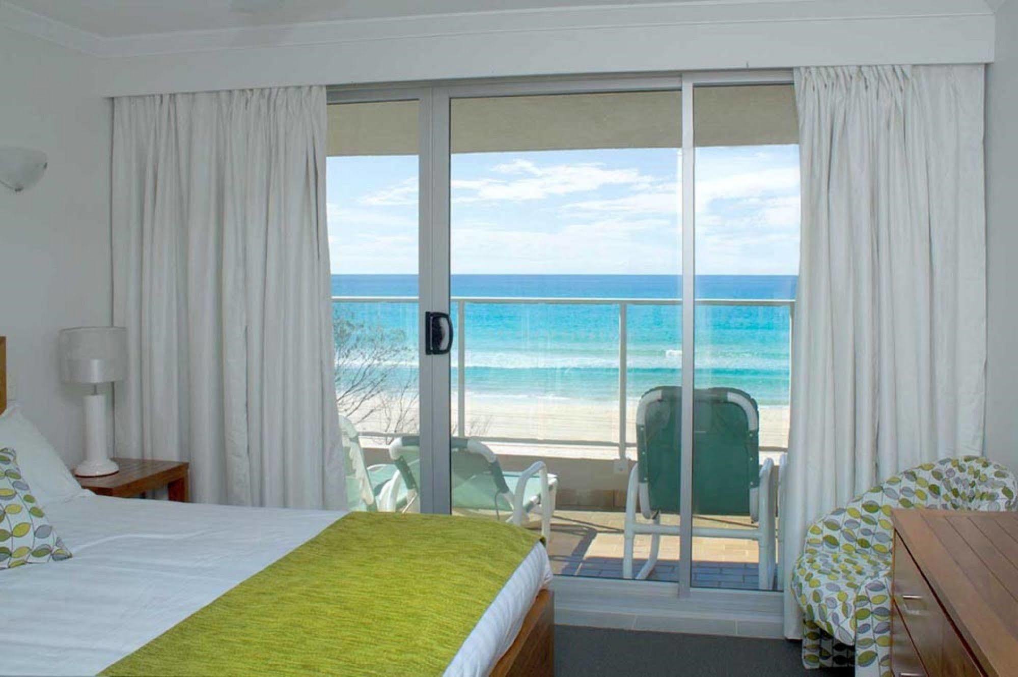 Pacific Surf Absolute Beachfront Apartments Gold Coast Exterior foto