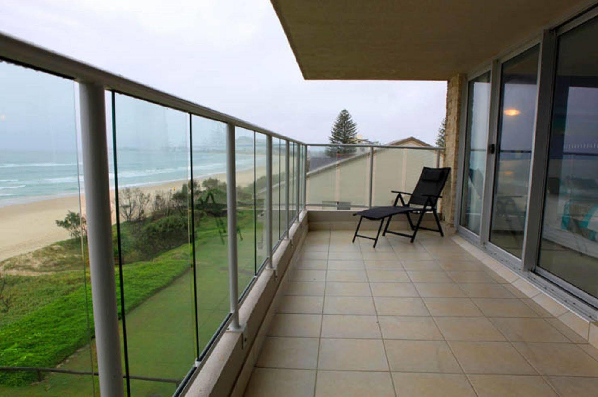 Pacific Surf Absolute Beachfront Apartments Gold Coast Exterior foto